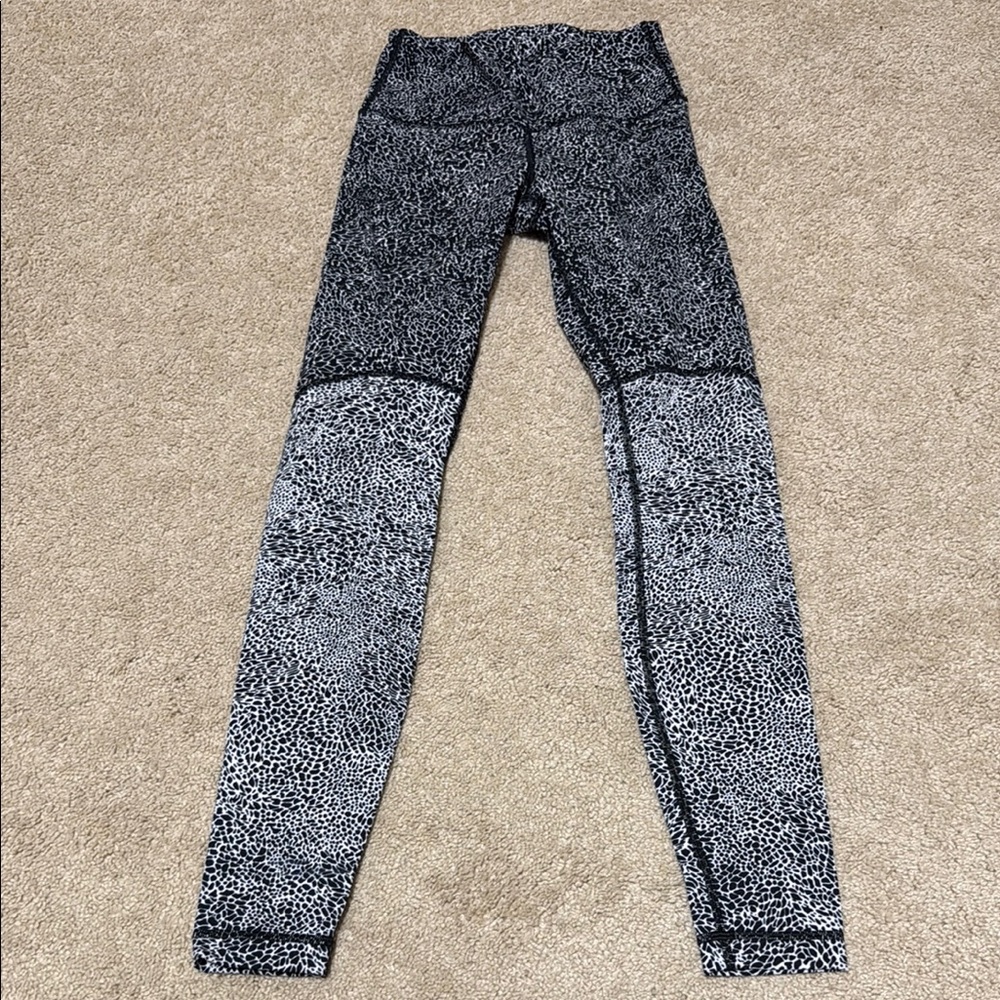 Lulu Black and Gray Patterned Leggings